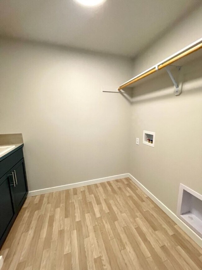 Building Photo - Stunning newer home in NE Bend neighborhood!