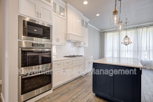 Building Photo - 15121 SE 56th St