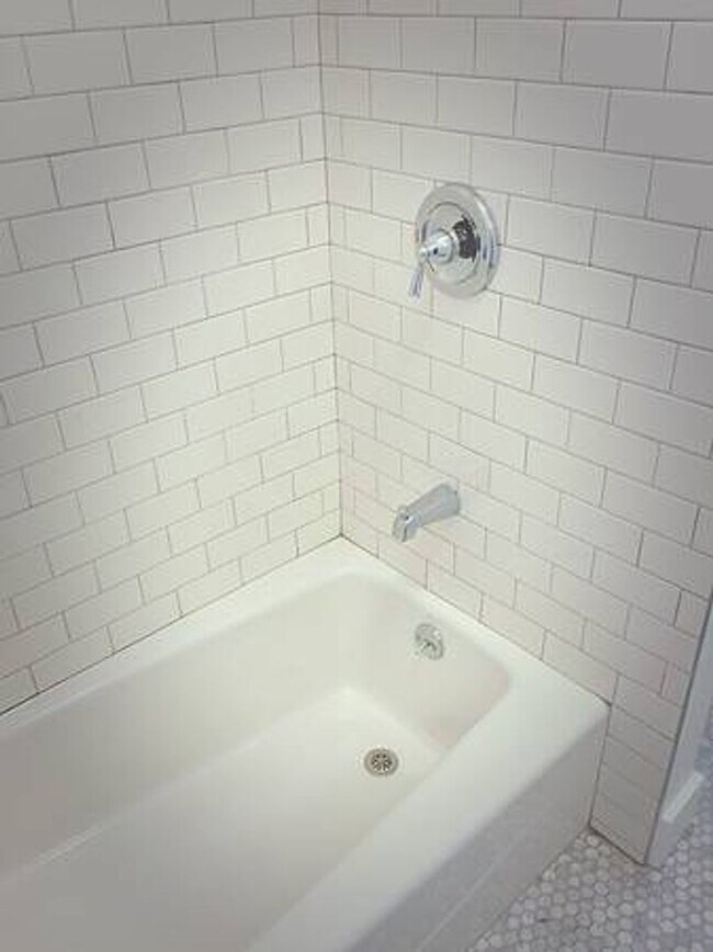 Building Photo - A Charming 2 Bed / 1 Bath with Bonus Space in Prime Echo Park Location