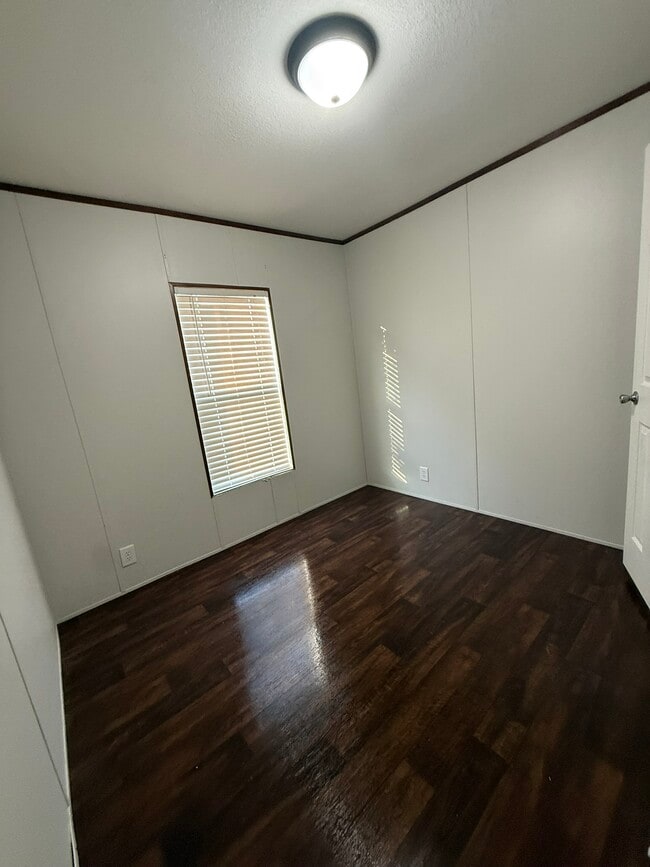 Building Photo - 207 Juniper Rd