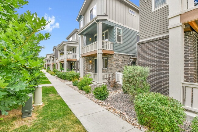 Building Photo - $2,620.95 - 3 Bed, 2.5 Bath Home in Aurora with AC and In Unit Laundry!
