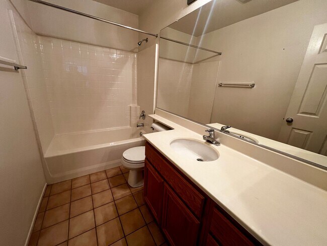 Building Photo - Spacious 4-Bedroom Murrieta Home with Loft & 3-Car Garage