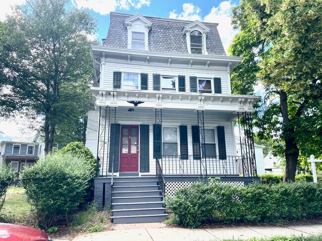 Primary Photo - 88 E Pearl St
