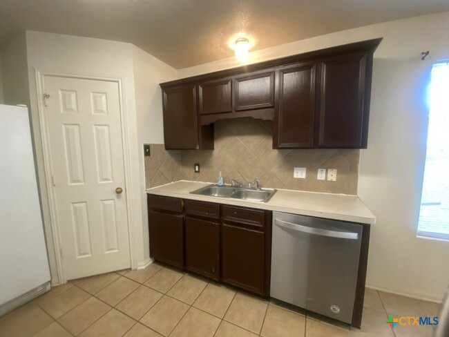 Building Photo - 5406 Oster Dr
