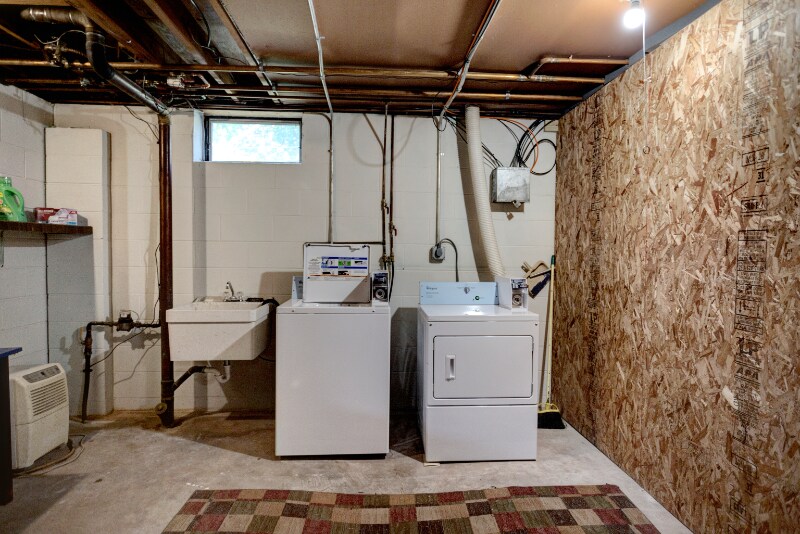 Building Photo - 308 E Mary St