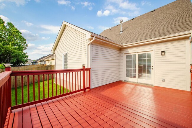 Building Photo - Move-in-ready 3 bed / 3 Full Bath In Louisville's Four Seasons — Fully Updated, No Carpet, Fiber ...