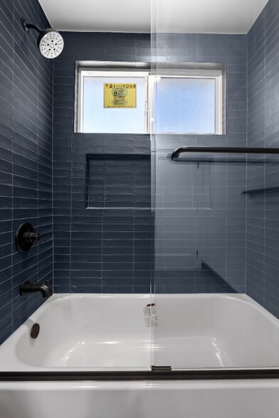 Building Photo - 232 N Hollywood Way