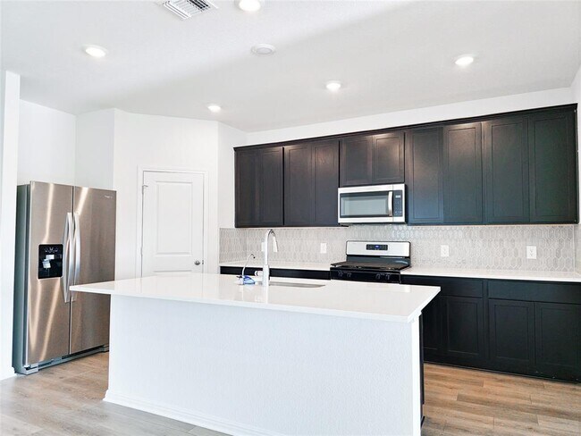 Building Photo - 136 Holmby Dr