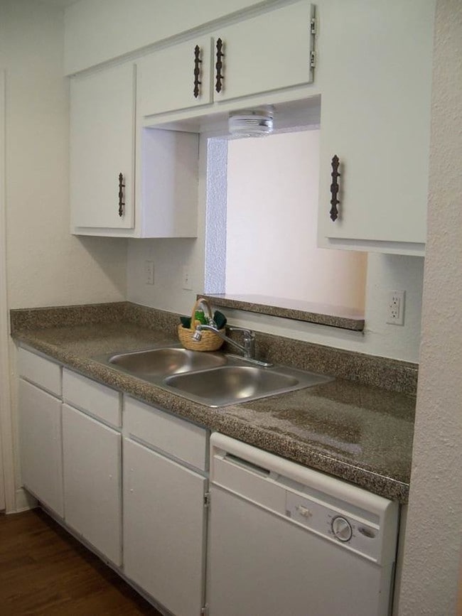 Kitchen - Cedar Gate