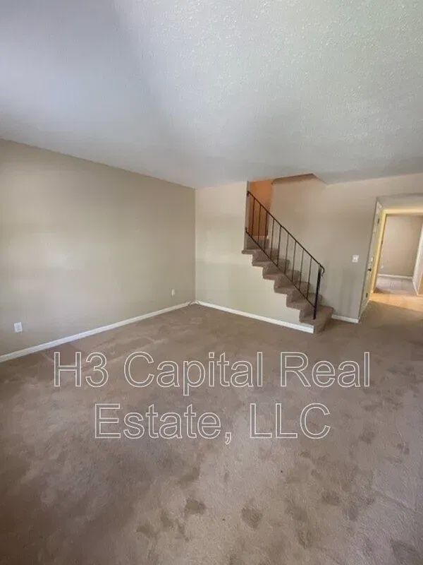 Building Photo - 112 Sunnyside St