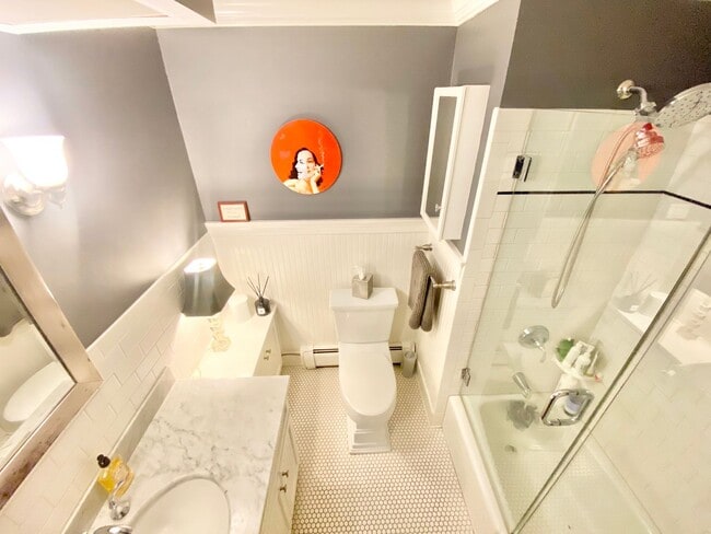 Building Photo - Charming 3-Bedroom 2-Bathroom Ranch in Laurel Hill Available 6/1