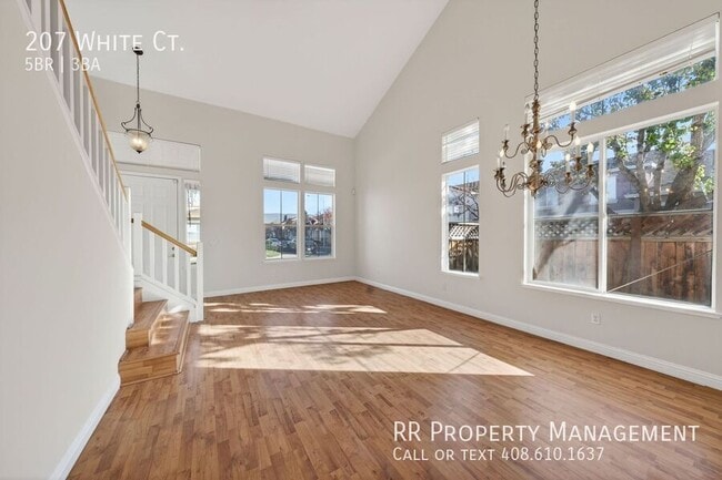 Building Photo - 207 White Ct