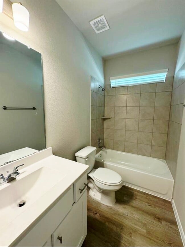 Building Photo - 504 Emerald Thicket Ln