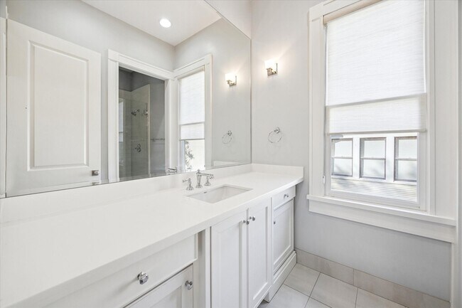 Building Photo - 1226 Heights Blvd