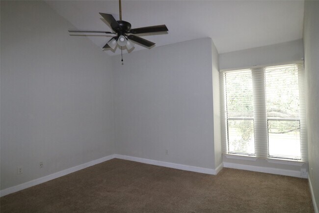 Building Photo - 10811 Richmond Ave.