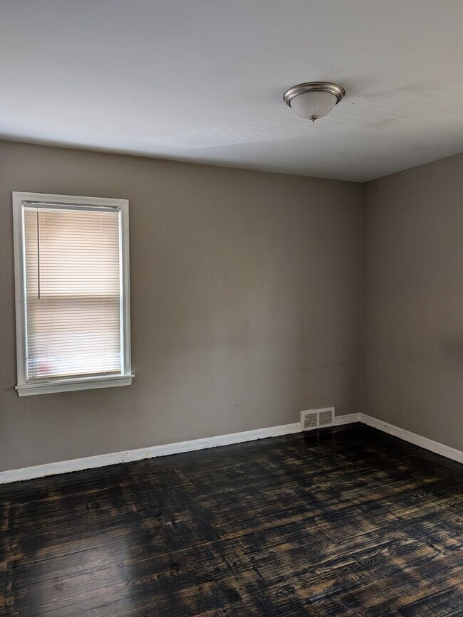 Building Photo - 18493 Fenmore- 2 BEDS & 1 BATH FOR RENT!