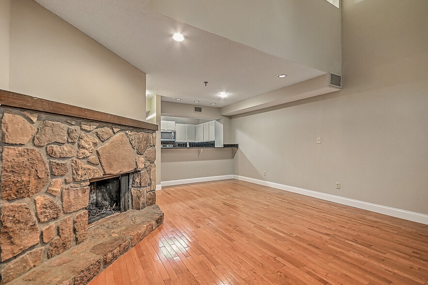 Building Photo - 109 Beechnut St