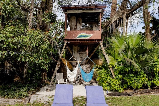 Building Photo - 750 NE 120th St