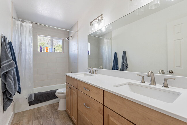 Building Photo - 651 E Kael Cir