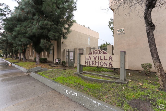 Primary Photo - La Villa Hermosa Apartments