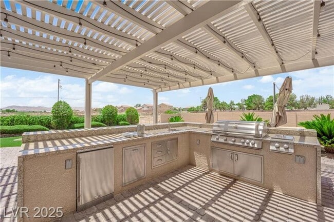 Building Photo - 1.2 Acres with Indoor & Outdoor RV Parking!!!!