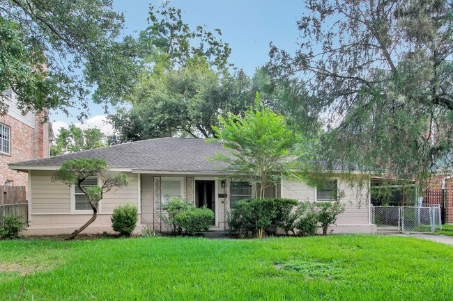 Primary Photo - 110 Pamellia Dr