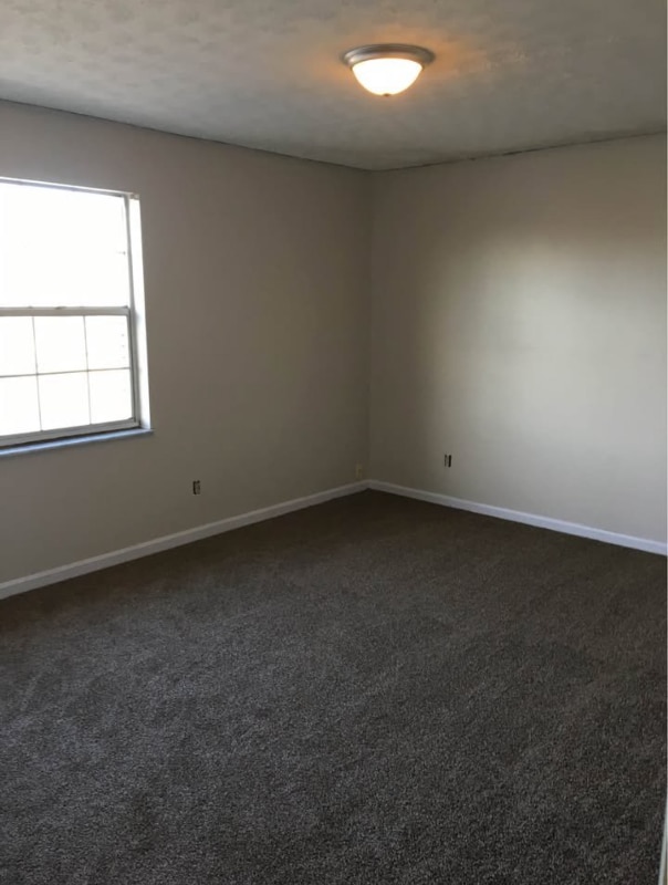 Building Photo - 18 Greenwood Dr