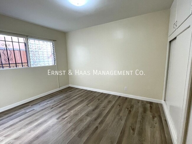Building Photo - 159 Roycroft Ave