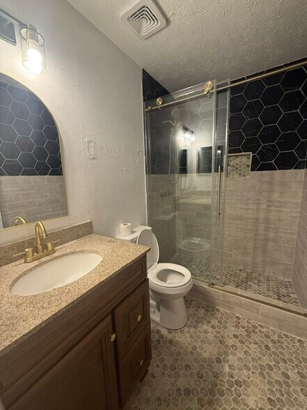 Building Photo - 996 Wuthering Way