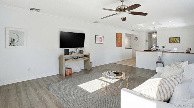 Building Photo - 44 Oak St