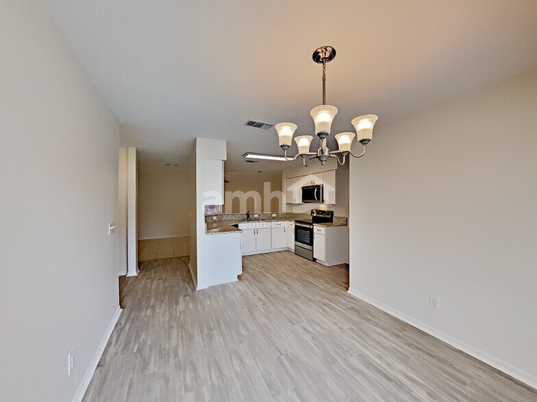 Building Photo - 1694 Ashwood Cir
