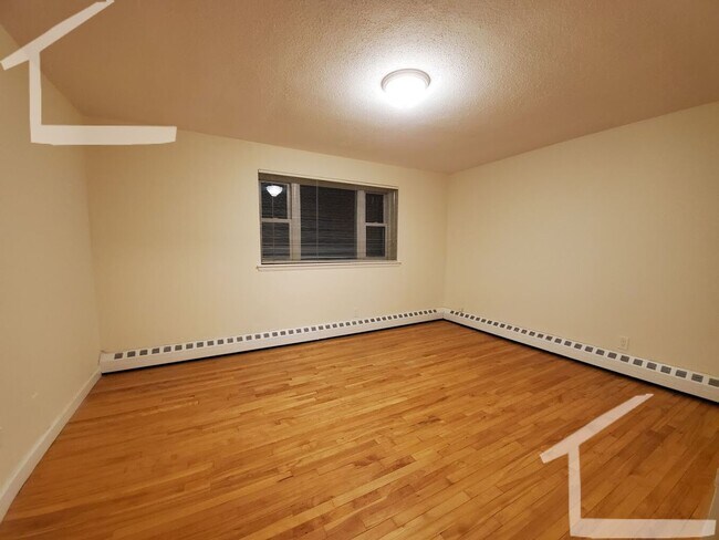 Building Photo - Renovated 2-Bed in Prime Coolidge Corner L...