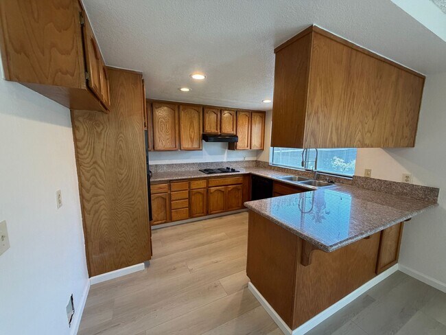 Building Photo - 872 Shellwood Way
