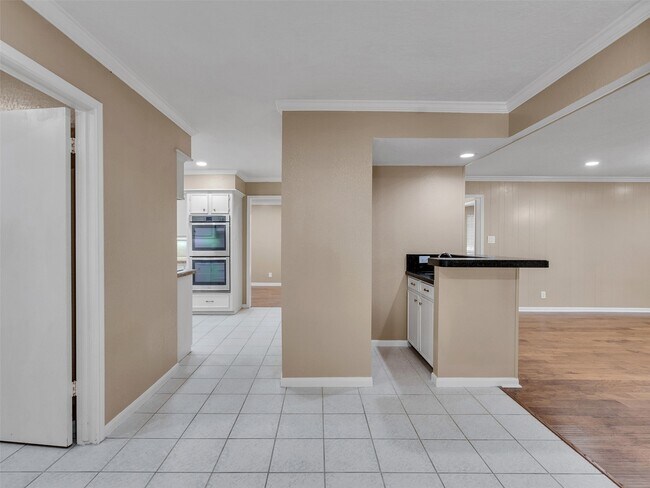 Building Photo - 6702 Moccasin Bend Dr