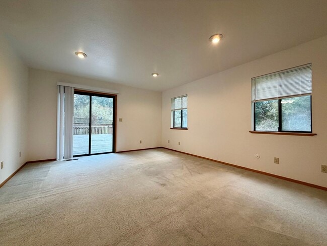 Building Photo - 4036 Campton Rd