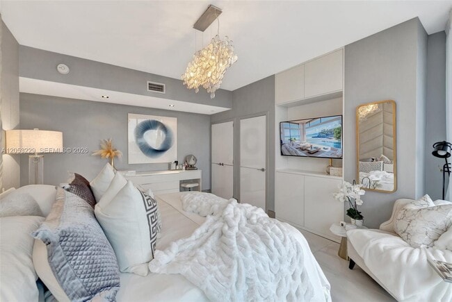 Building Photo - 17121 Collins Ave