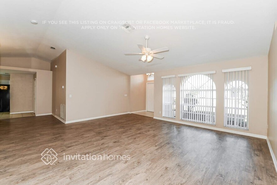 Building Photo - 137 Zenith Cir