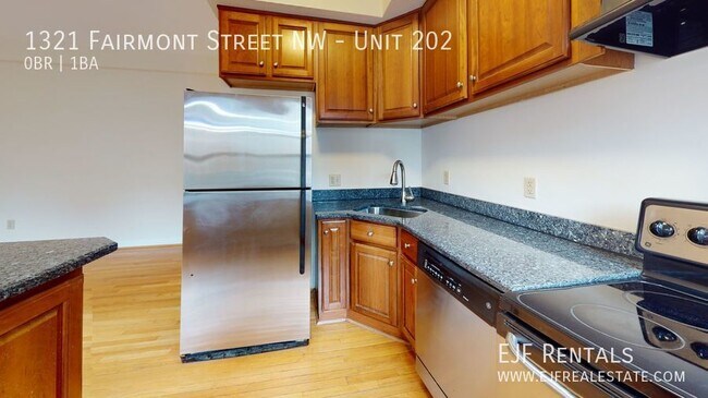 Building Photo - 1321 Fairmont St NW