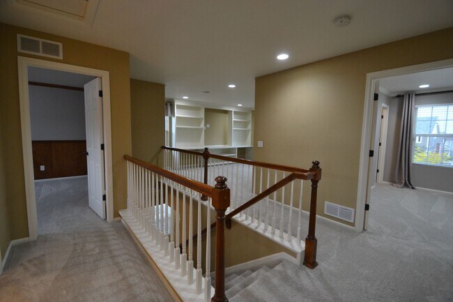Building Photo - 4 bedrooms and large loft in Banning Lewis...