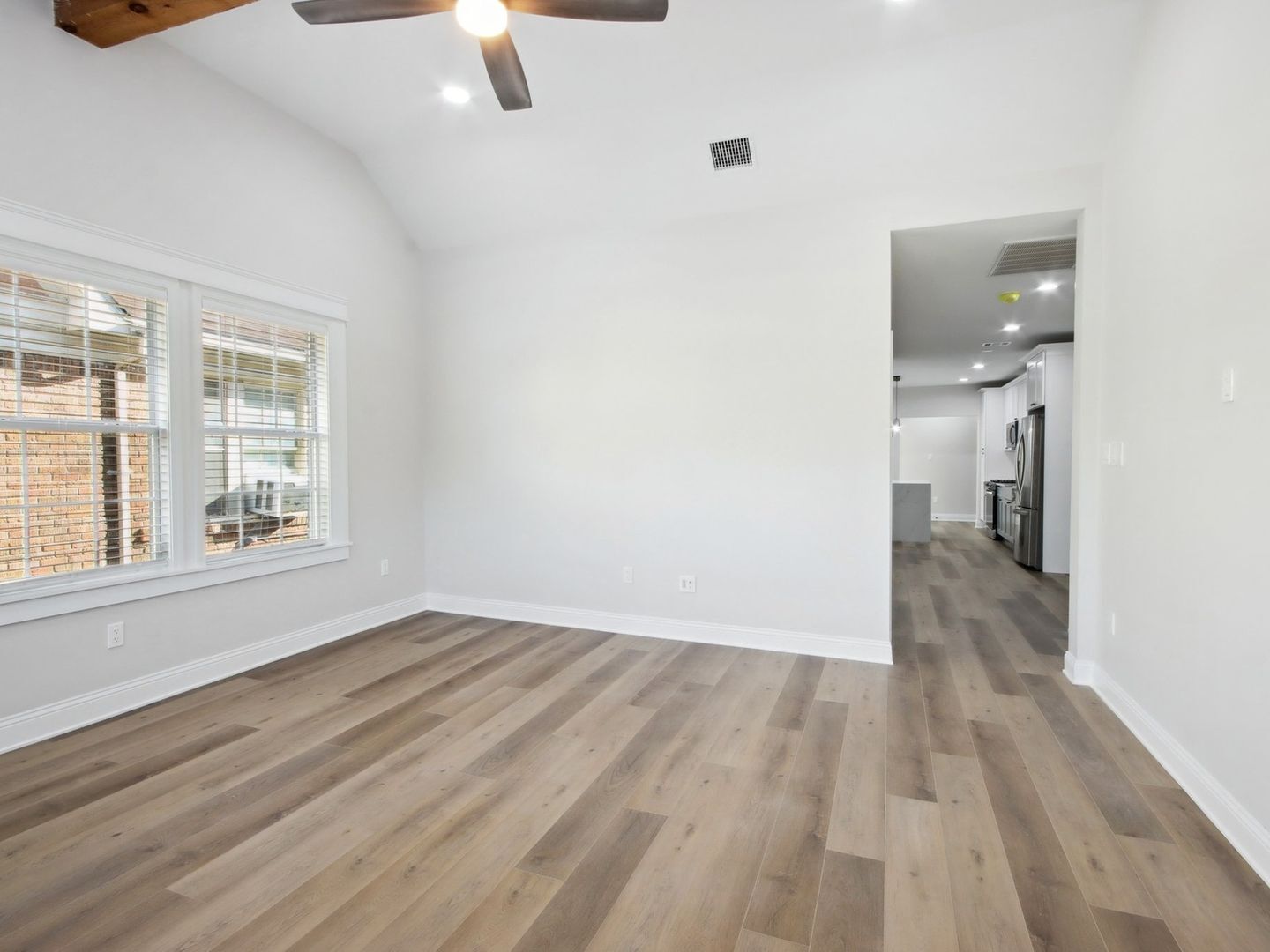 Building Photo - 1904 Calumet St