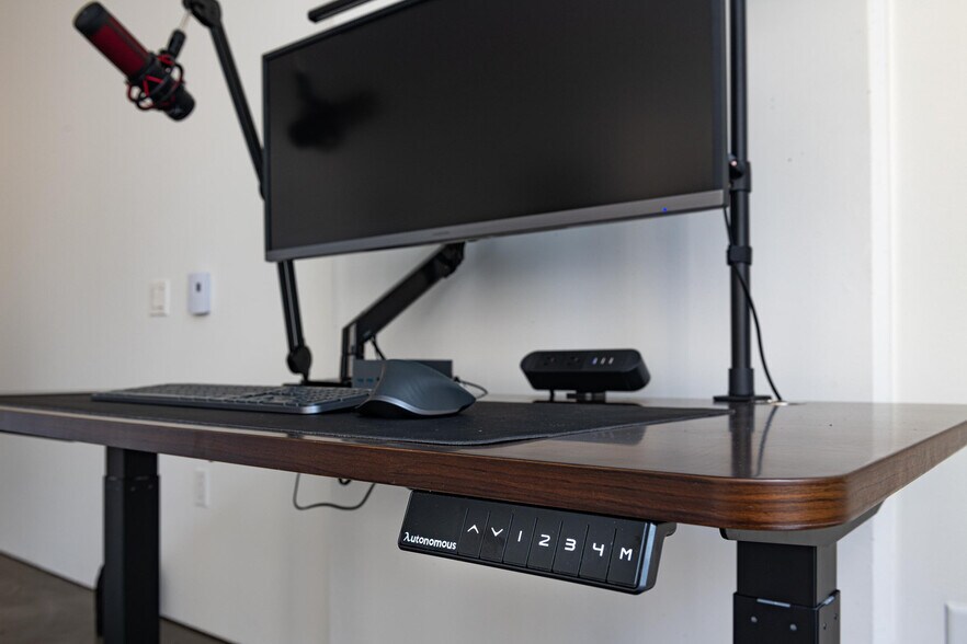 Building Photo - 18 10th St