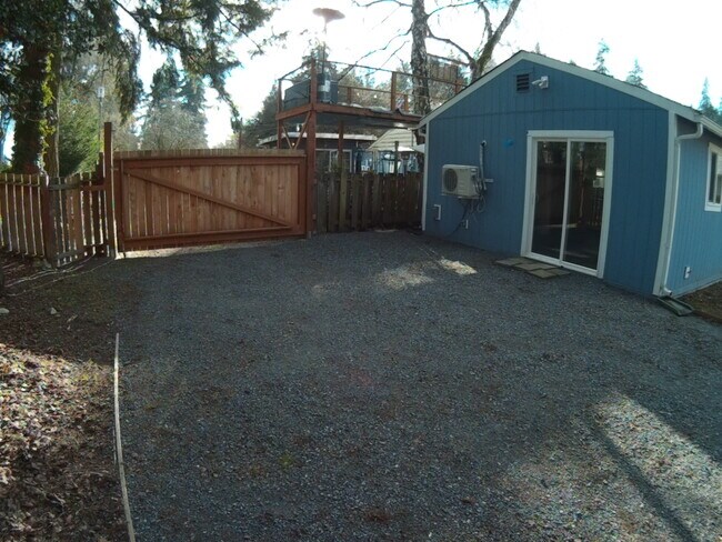 Building Photo - 15010 26th Ave NE