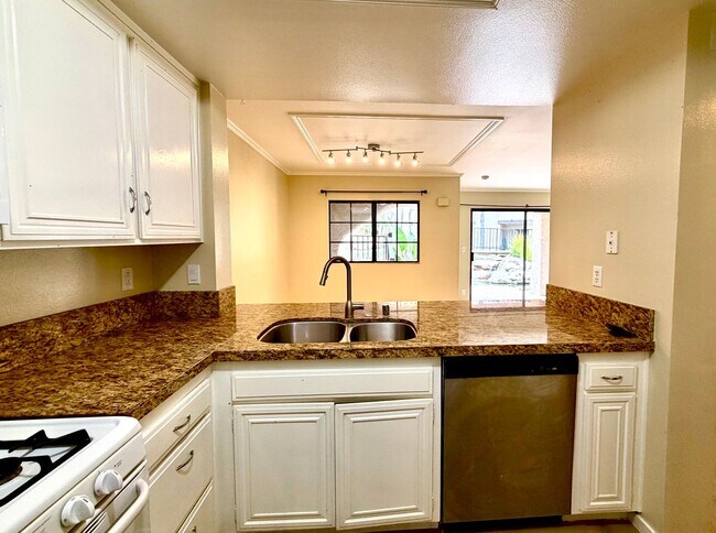 Building Photo - 1157 Via Montoya