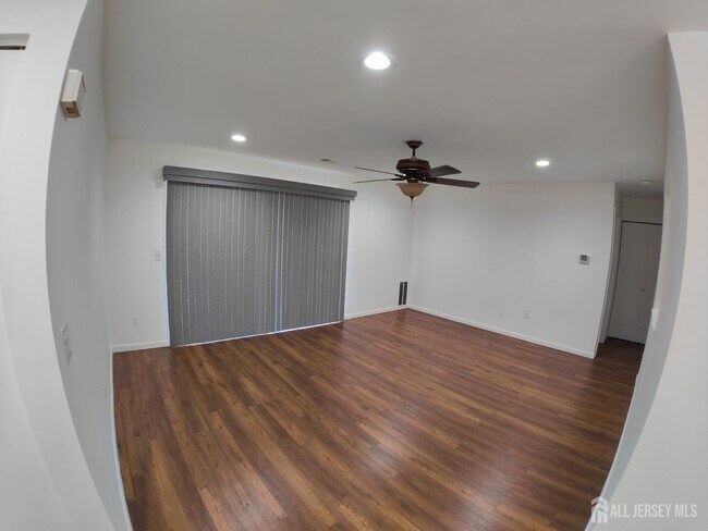 Building Photo - 2205 Bayhead Dr