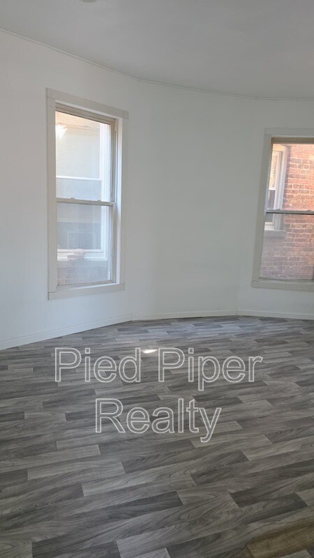 Building Photo - 5621 S Elizabeth St
