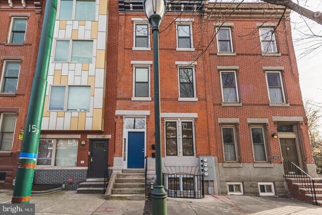 Building Photo - 3030 W Girard Ave