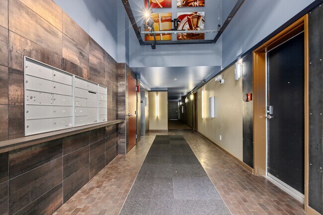 Building Photo - 1bd/1ba Seattle Condo