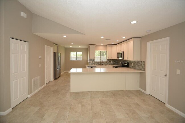 Building Photo - 17 Evansville Ln