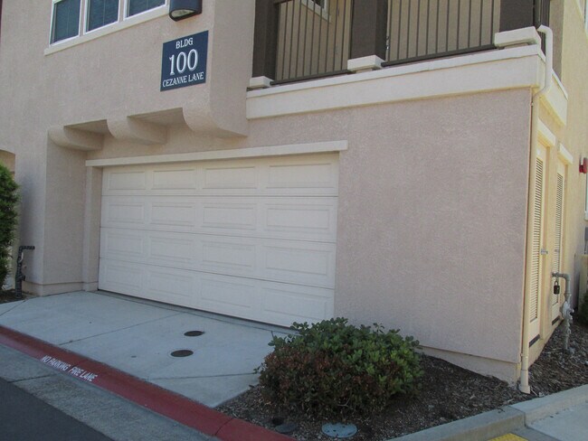 Building Photo - Updated Condo with Balcony in the Rivage at The Parkway
