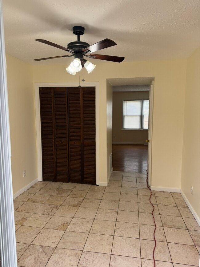 Building Photo - 557 Whitehall Ln